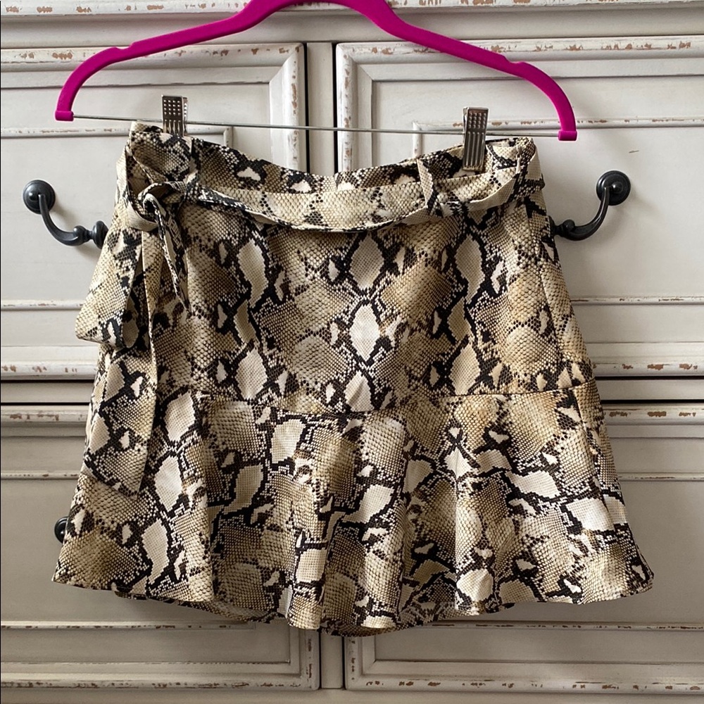 Zara Stylish Snake Print Skort (M)